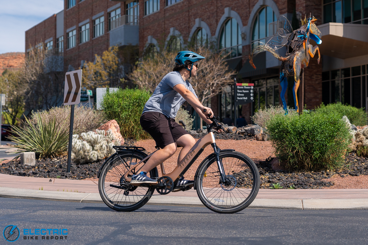 Aventon Level 3 ST action city