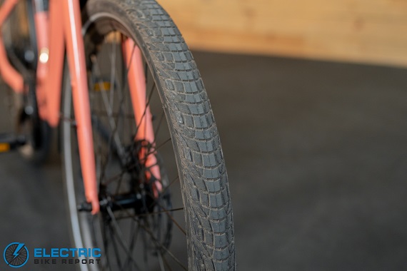 AIMA Key West tire tread