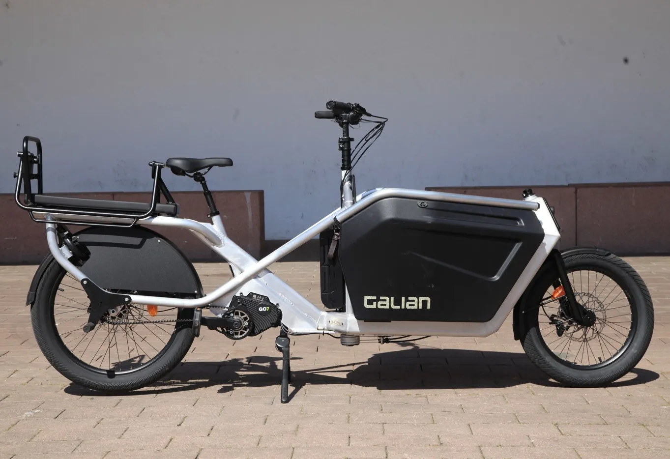 Galian cargo electric bike being ridden in an urban cycling environment